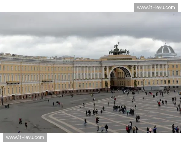 双城记：当乌拉尔的刚毅撞上圣彼得堡的华丽，一场灵魂深处的俄式博弈