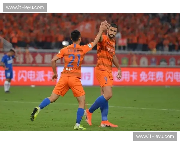 绿茵激战，王者之争：中超恒大vs鲁能，一场不容错过的巅峰对决！