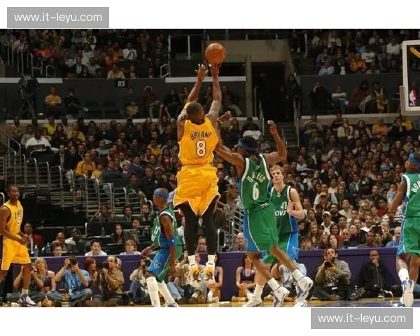 传奇的诞生:科比“62分之夜”与小牛的恩怨情仇 传奇的诞生:科比“62分之夜”与小牛的恩怨情仇